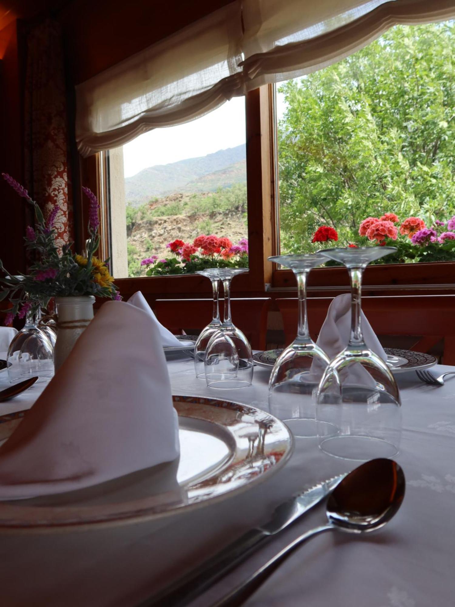 Hotel La Morera Valencia D'Aneu Extérieur photo